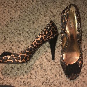 Animal print low heel shoes